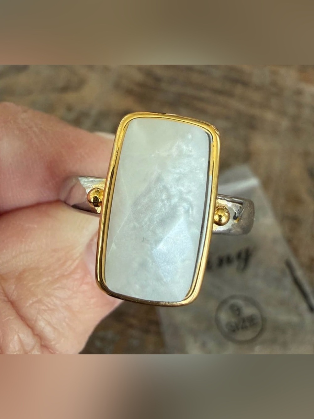 Sz. 9 ~ Faux Mother of Pearl Gold & Silver Tone Ring Costume Jewelry Brand New